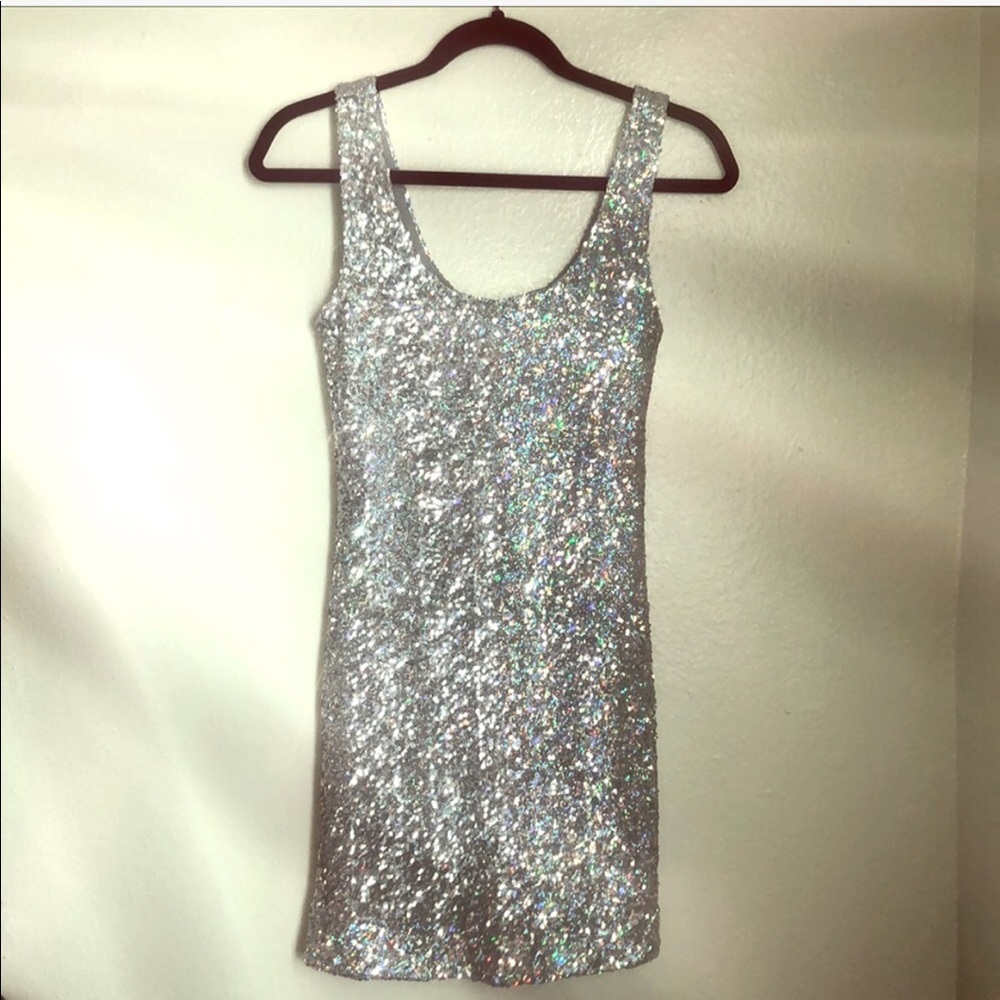 💎Short Silver Sequin Dress 💎 💅🏽